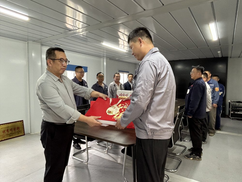 陜煤建設韓城分公司：情暖“雙節(jié)”送關(guān)懷，月滿攻堅共團圓